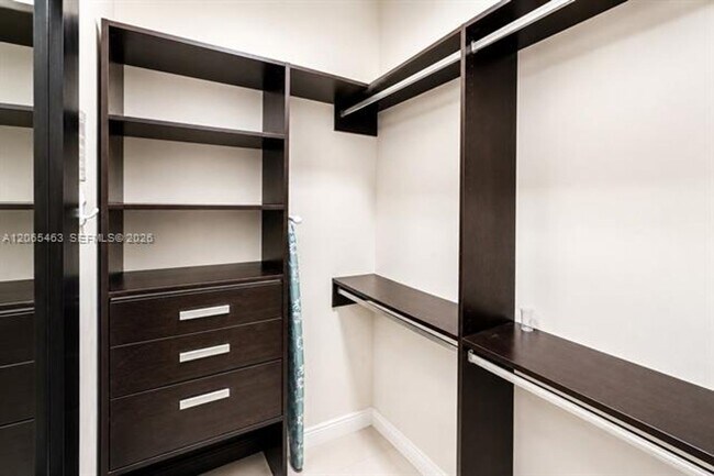 Foto del edificio - 7930 East Dr