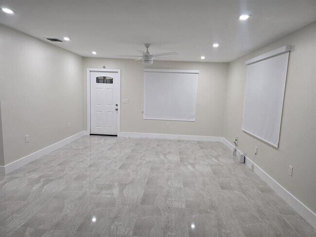 Building Photo - 2207 Taft St