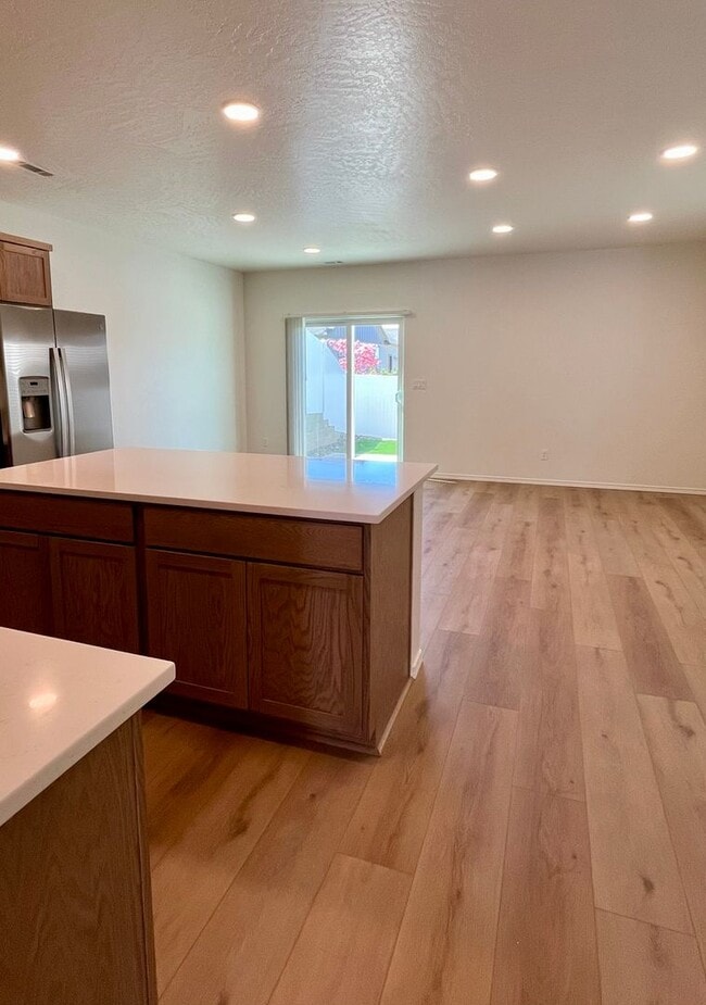 Foto del edificio - 3 bed 2.5 bath townhouse!