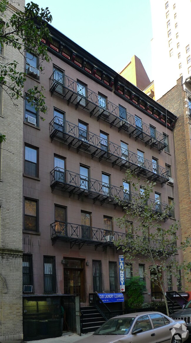 Primary Photo - 220 E 82nd St