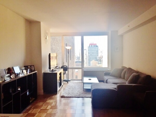 Primary Photo - 125 W 31st St