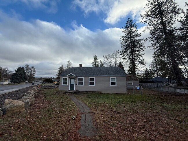 Building Photo - Charming 2-Bedroom Corner Lot Home in Cheney!