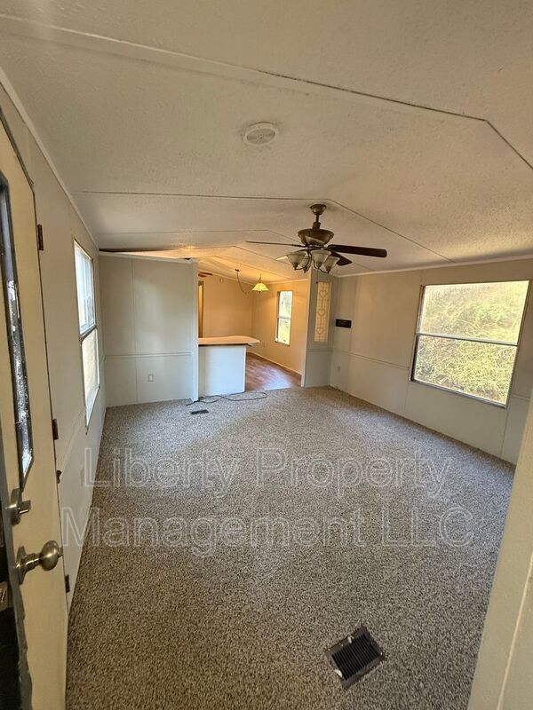 Foto del edificio - 144 New Hope Cir