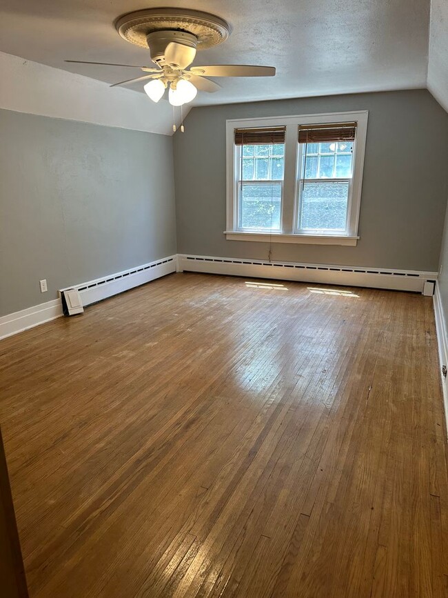 Building Photo - Charming 4 Bedroom, 2 Bathroom House for R...