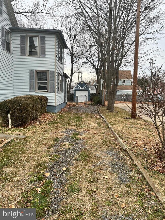 Building Photo - 141 E High St