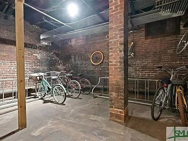 Building Photo - 210 E State St
