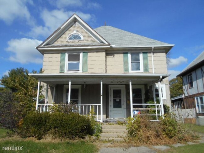 Building Photo - 4 br, 2 bath House - 310 W 10th St B Unit B