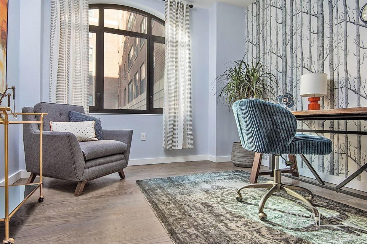 Primary Photo - 129 Parkside Ave