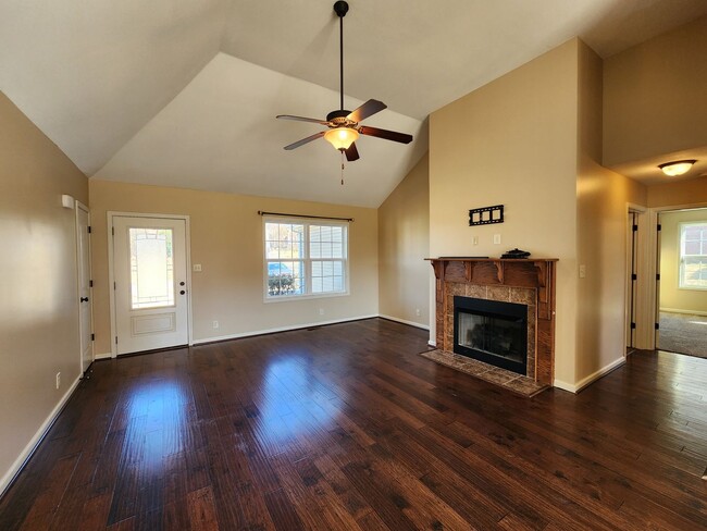 Building Photo - $1650 - 3 Bedroom 2 Bath Ranch Home