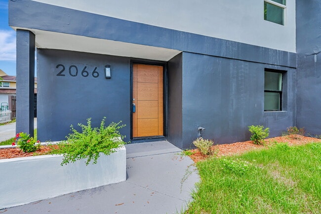 Building Photo - 2066 San Marino Way N