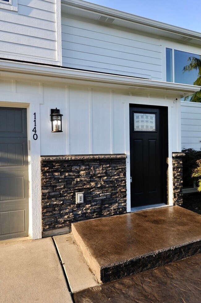 Foto del edificio - Montrose Community 4 bed 2 bath with 2nd l...