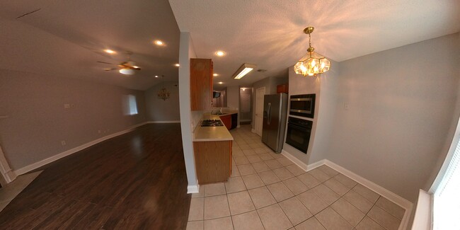 Foto del edificio - 1934 S Village Green St