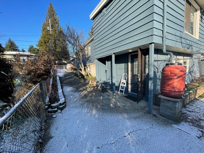 Building Photo - 12044 N Park Ave N