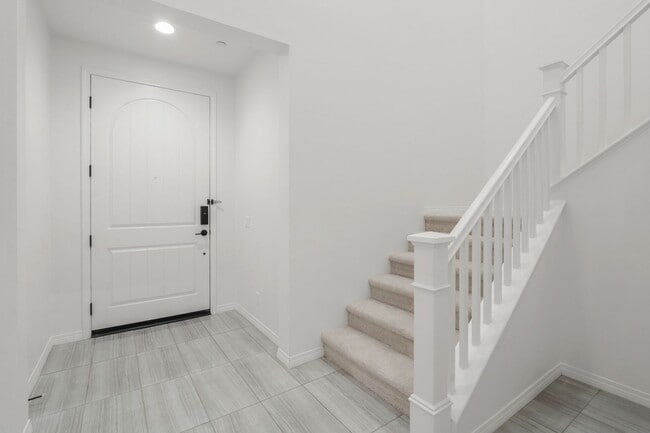 Building Photo - Desirable Eastwood Village Home