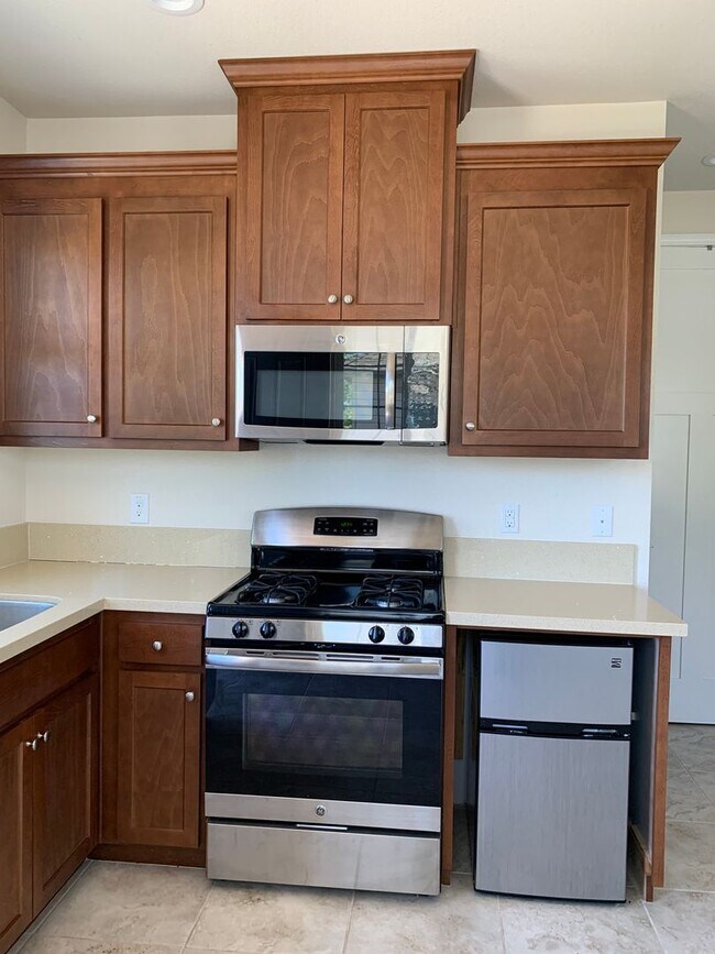 Foto del edificio - Nice 1 Bed 1 Bath upstairs apartment in the Cannery Neighborhood