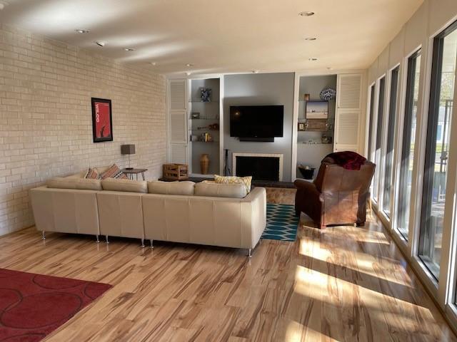 Building Photo - 147 Valley Dr