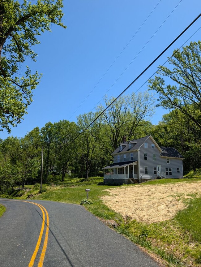 Building Photo - 1222 Stafford Rd