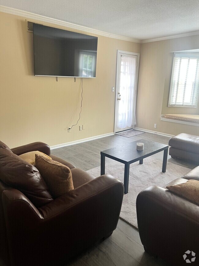 The Lodge at Sandy Springs Student Apartments for Rent Sandy Springs, GA 1 Rentals