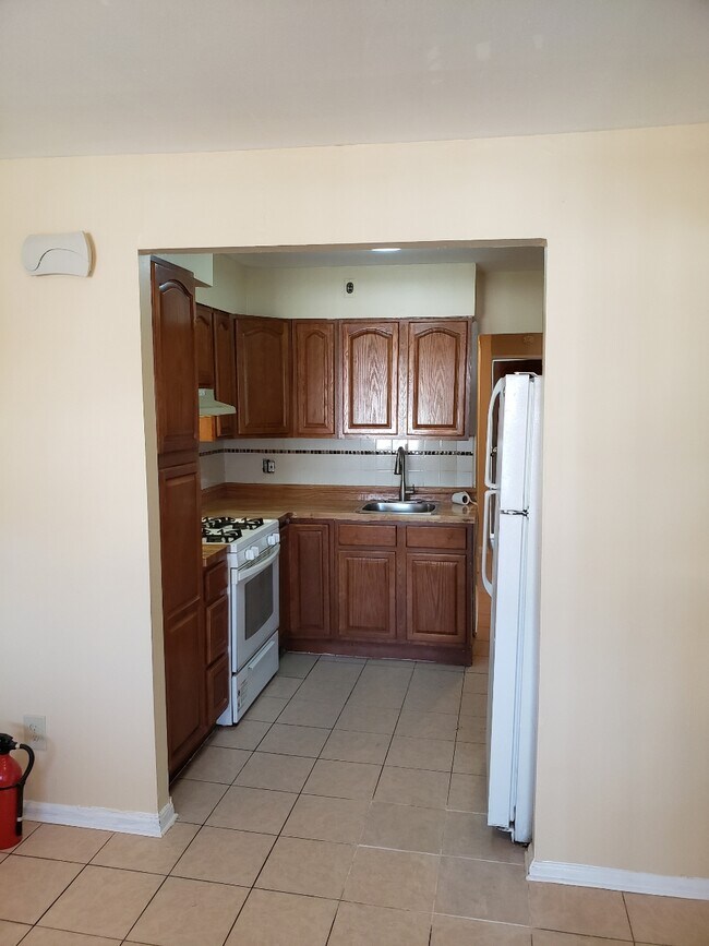 Foto del edificio - 714 E 83rd St