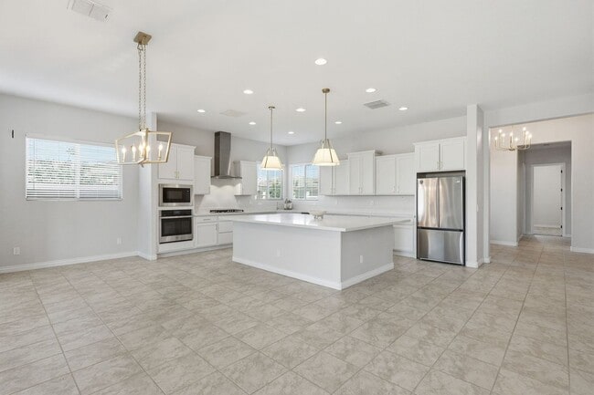 Building Photo - 10631 E Thatcher Ave