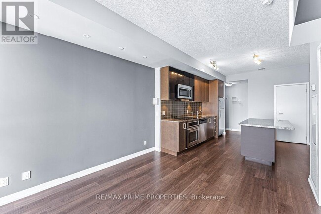 Building Photo - 2603-89-2289 Dunfield Ave