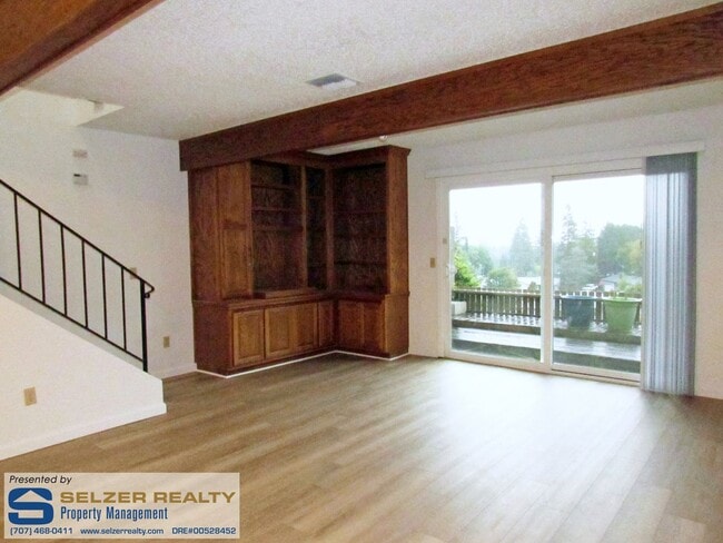Building Photo - Charming 2 bd. condo in a lovely west hill...
