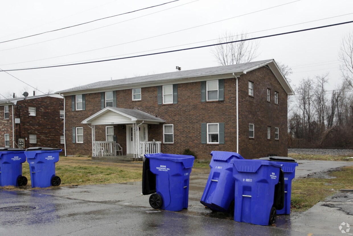 10400 Greentree Ln, Louisville, KY 40272 Apartments in Louisville, KY