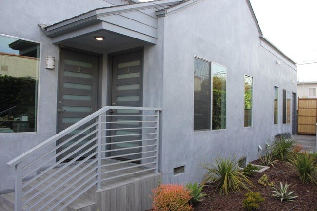 Building Photo - 713 Vernon Ave