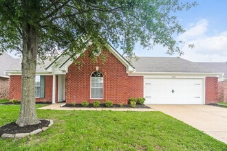 Building Photo - 8202 Martin Dr