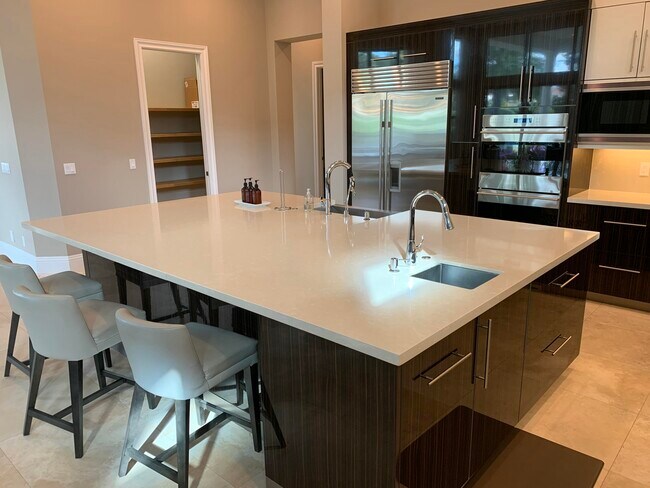 Foto del edificio - 2704 NW 75th St
