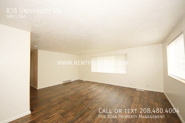 Building Photo - Spacious 5 bedroom walking distance to ISU...