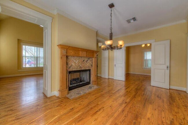 Building Photo - 4527 Avenue B