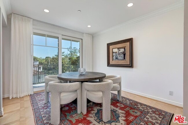 Building Photo - 430 N Oakhurst Dr