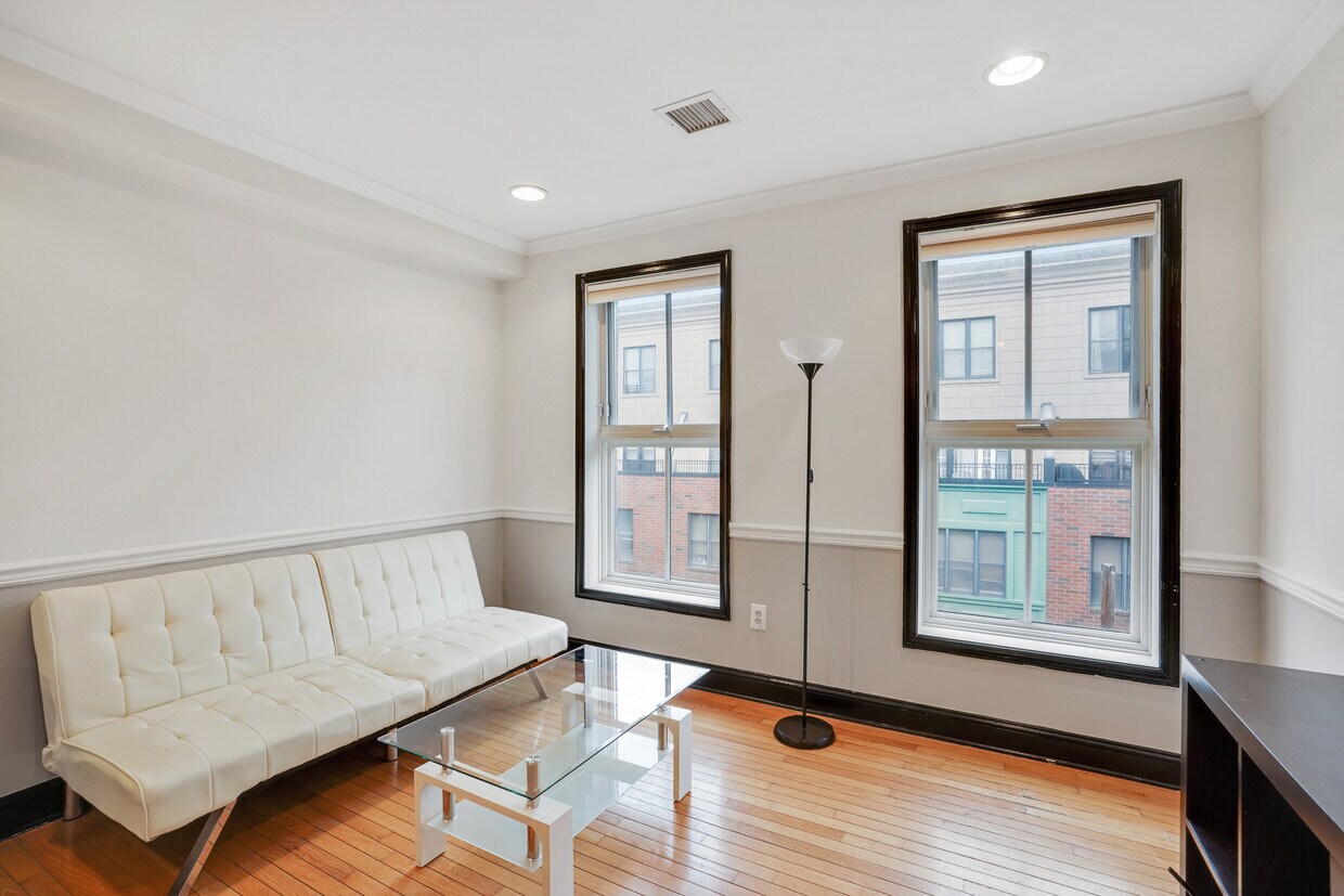 Living Room - 501 9th St