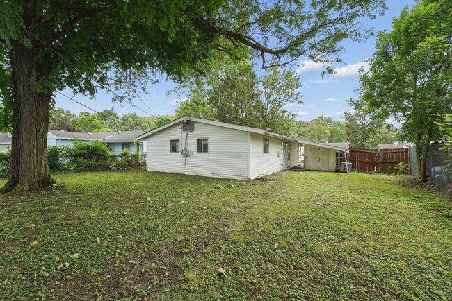 Foto del edificio - 5038 Betsy Dr