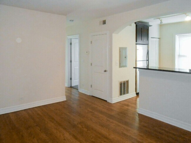 Foto del edificio - 3812-2 North Sheffield Avenue, Unit s2