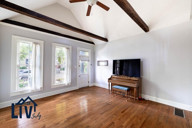 Foto del edificio - 1121 E 9th St