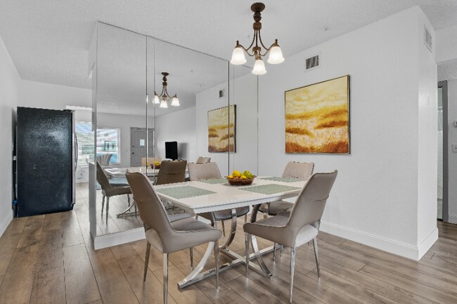 Foto del edificio - 2257 World Pkwy Blvd W