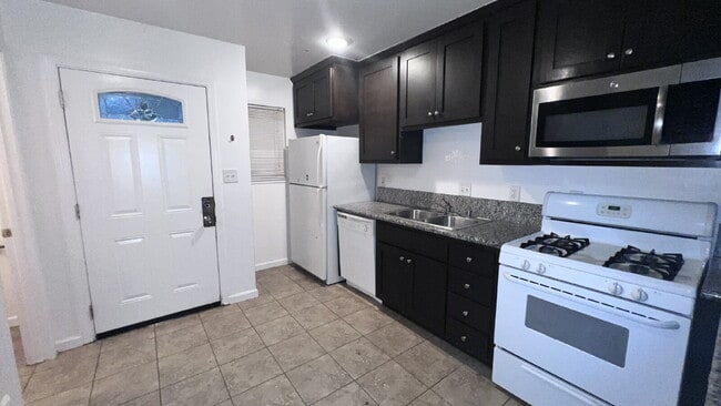 Foto del edificio - 1116 Evelyn Ln