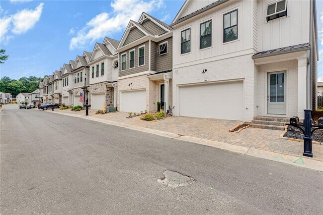 Building Photo - 746 Stickley Oak Way