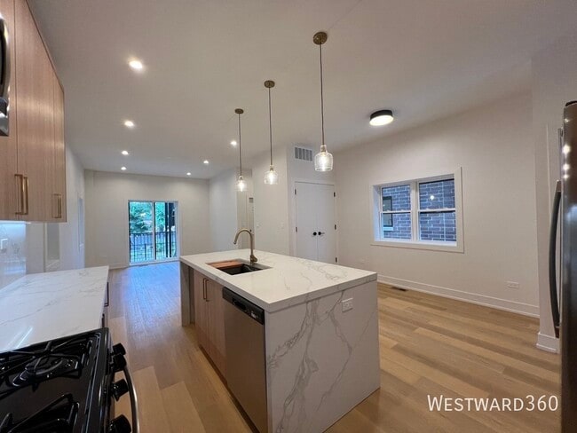 Foto del edificio - 2046 W Washington Blvd