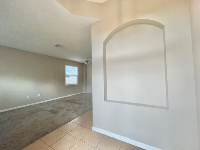 Foto del edificio - 9240 Black Hawk Ct