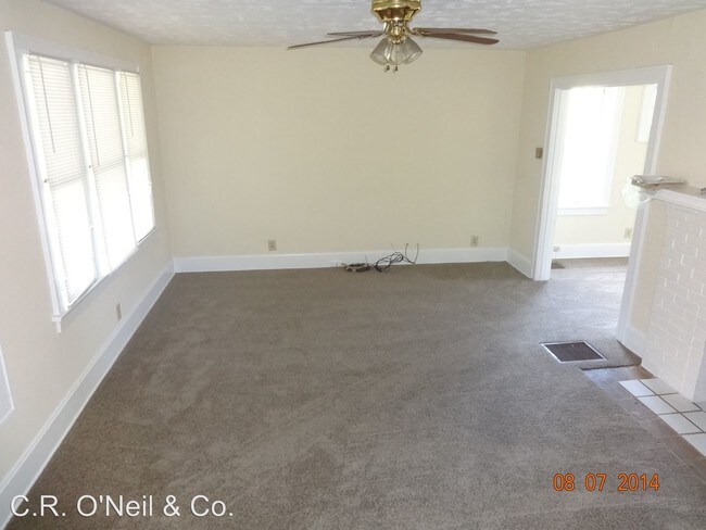 Building Photo - 3 br, 1.5 bath House - 1400 E Weber Rd