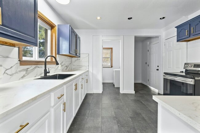 Building Photo - 1488 Craigwood Rd