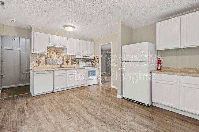 Foto del edificio - 2229 Roselawn Ave