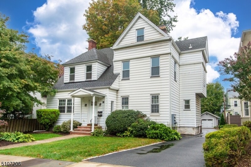 Primary Photo - 84 Midland Ave