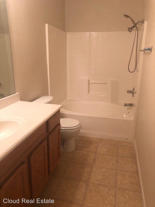 Building Photo - 320 Cedar Ridge Dr