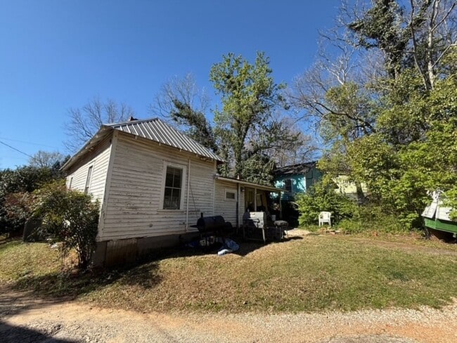 Building Photo - Two Bedroom Cottage in Normaltown
