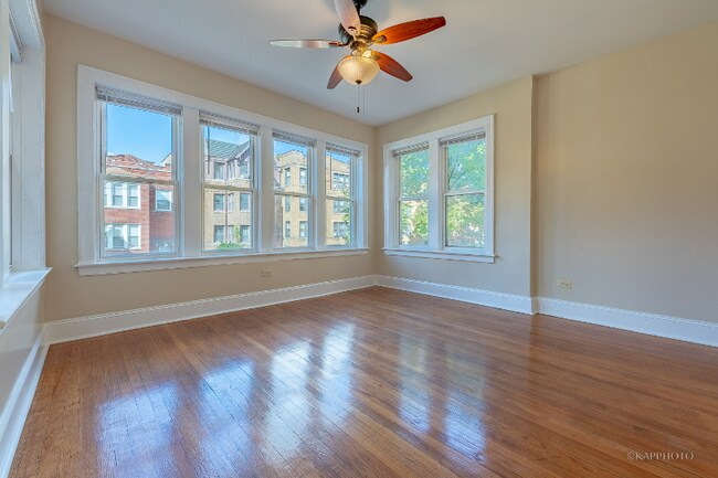 Foto del edificio - 6819 S Ridgeland Ave