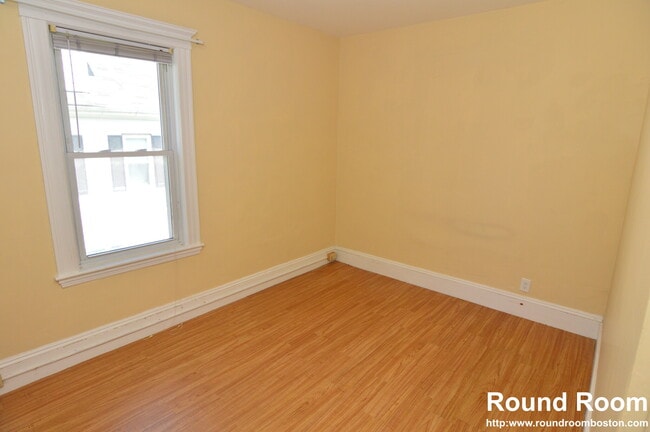 Building Photo - 100 Etna St